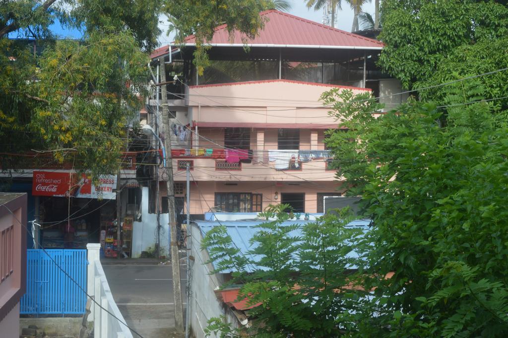 The Pod Cochin Homestay Kochi Eksteriør bilde